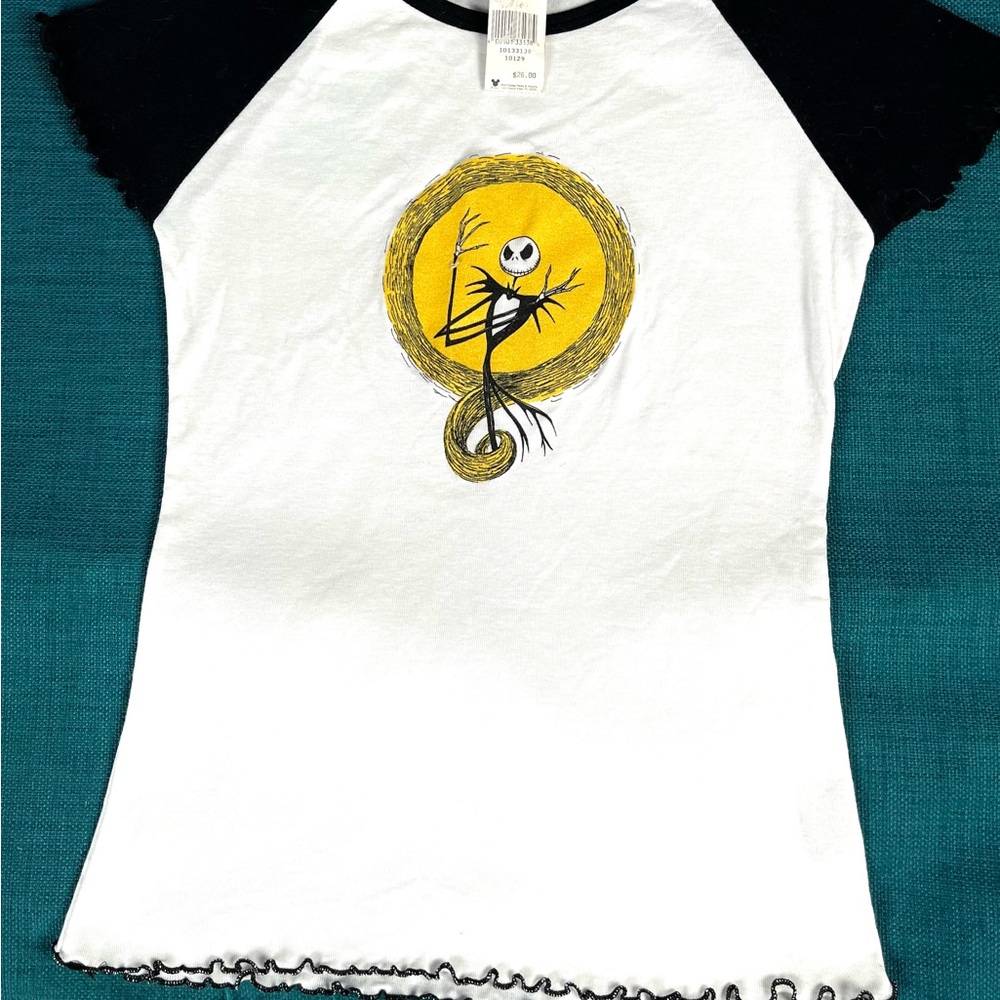 Walt Disney World Nightmare Before Christmas t- shirt In medium.